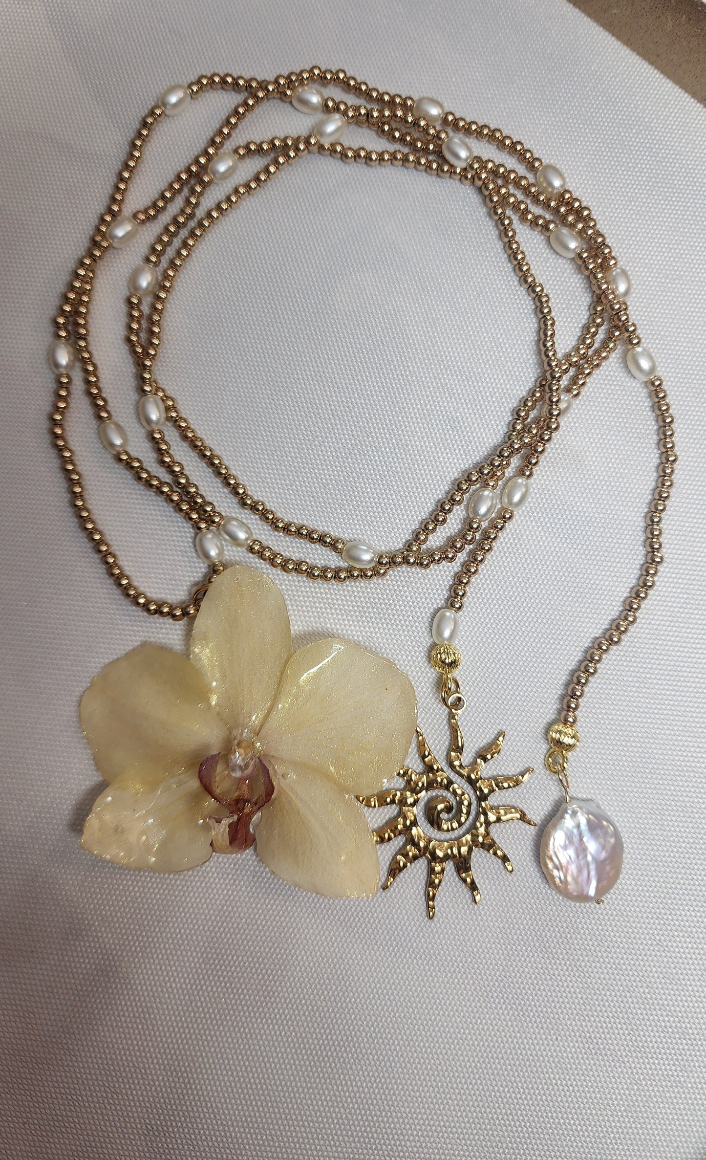 COLLAR DE ORQUIDEA NATURAL (Butter)