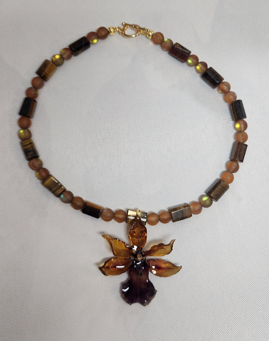 COLLAR DE ORQUIDEA NATURAL (BROWN ANGEL)