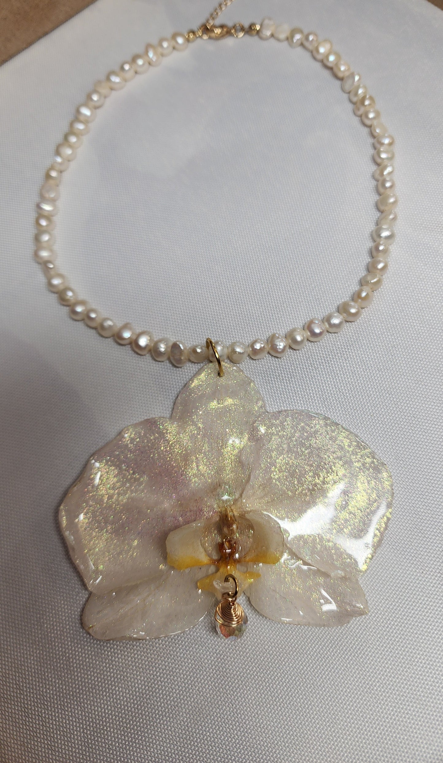 COLLAR DE PERLA CON ORQUIDEA NATURAL (Angel)