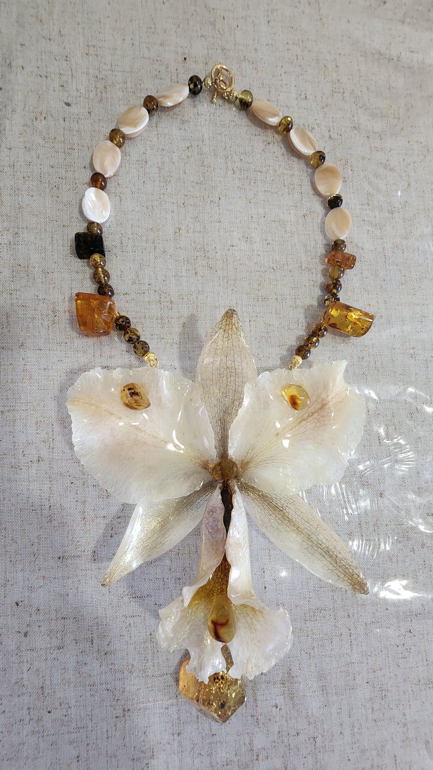 COLLAR DE ORQUIDEA NATURAL  (AMBAR)
