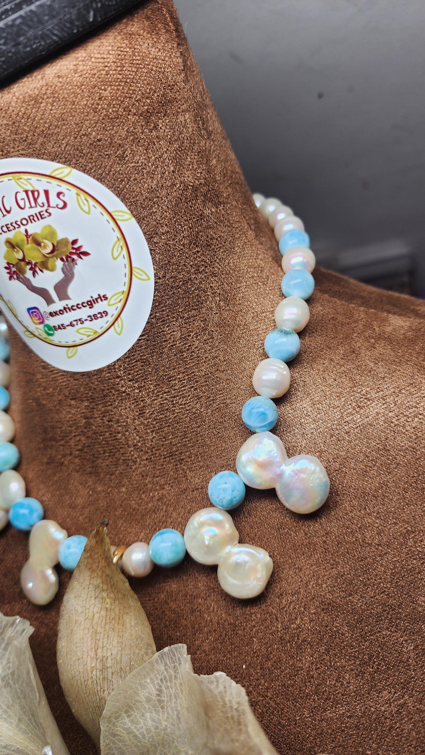 COLLAR DE ORQUIDEA NATURAL  (CARIMAR)