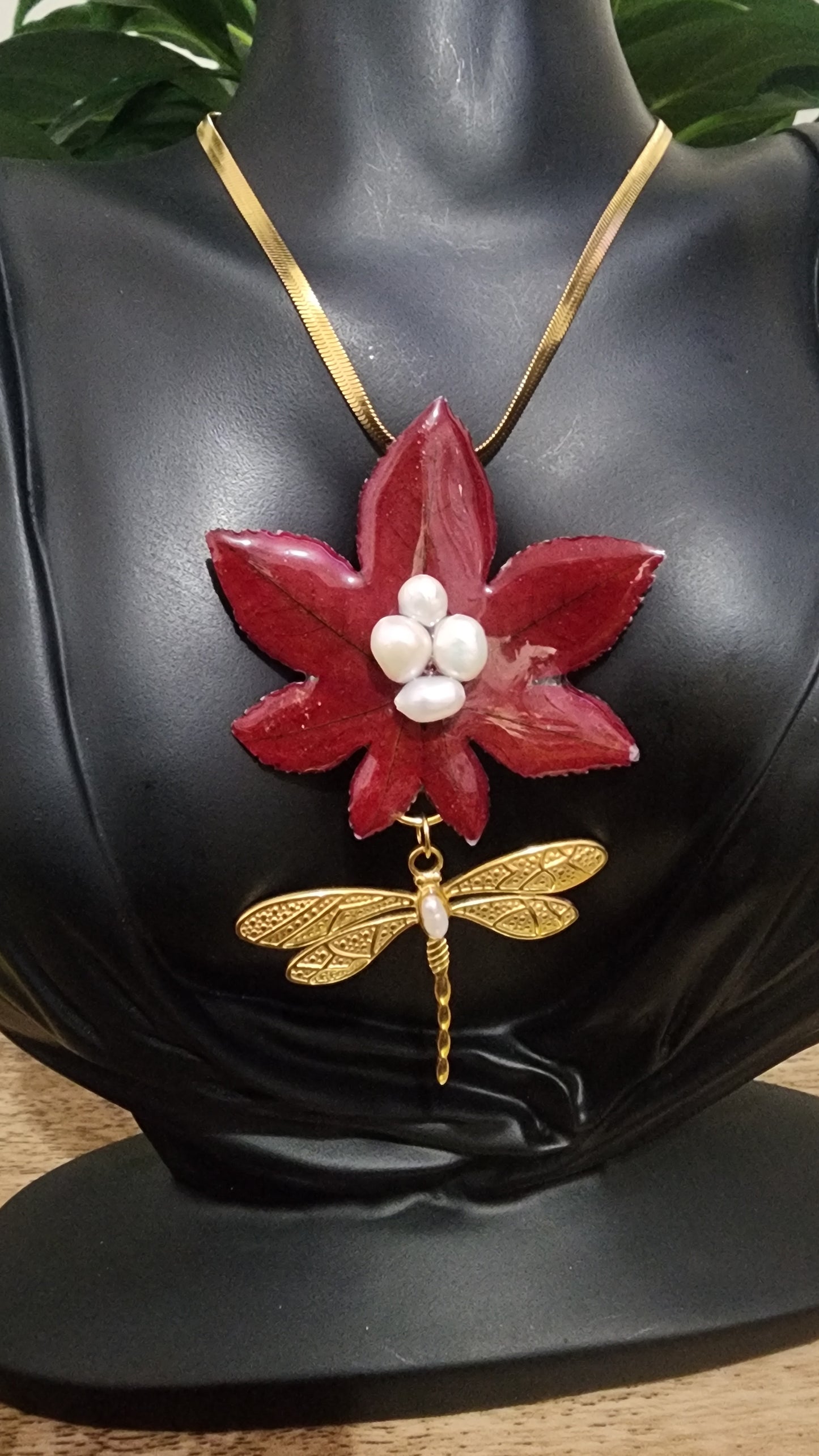 Collar de hoja natural encapsulada (flake)