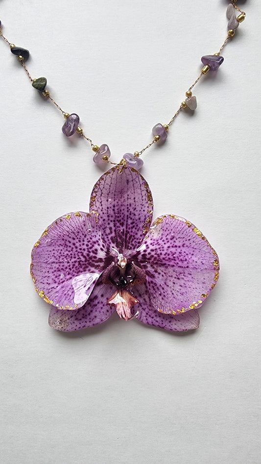 COLLAR DE ORQUIDEA NATURAL ENCAPSULADA
