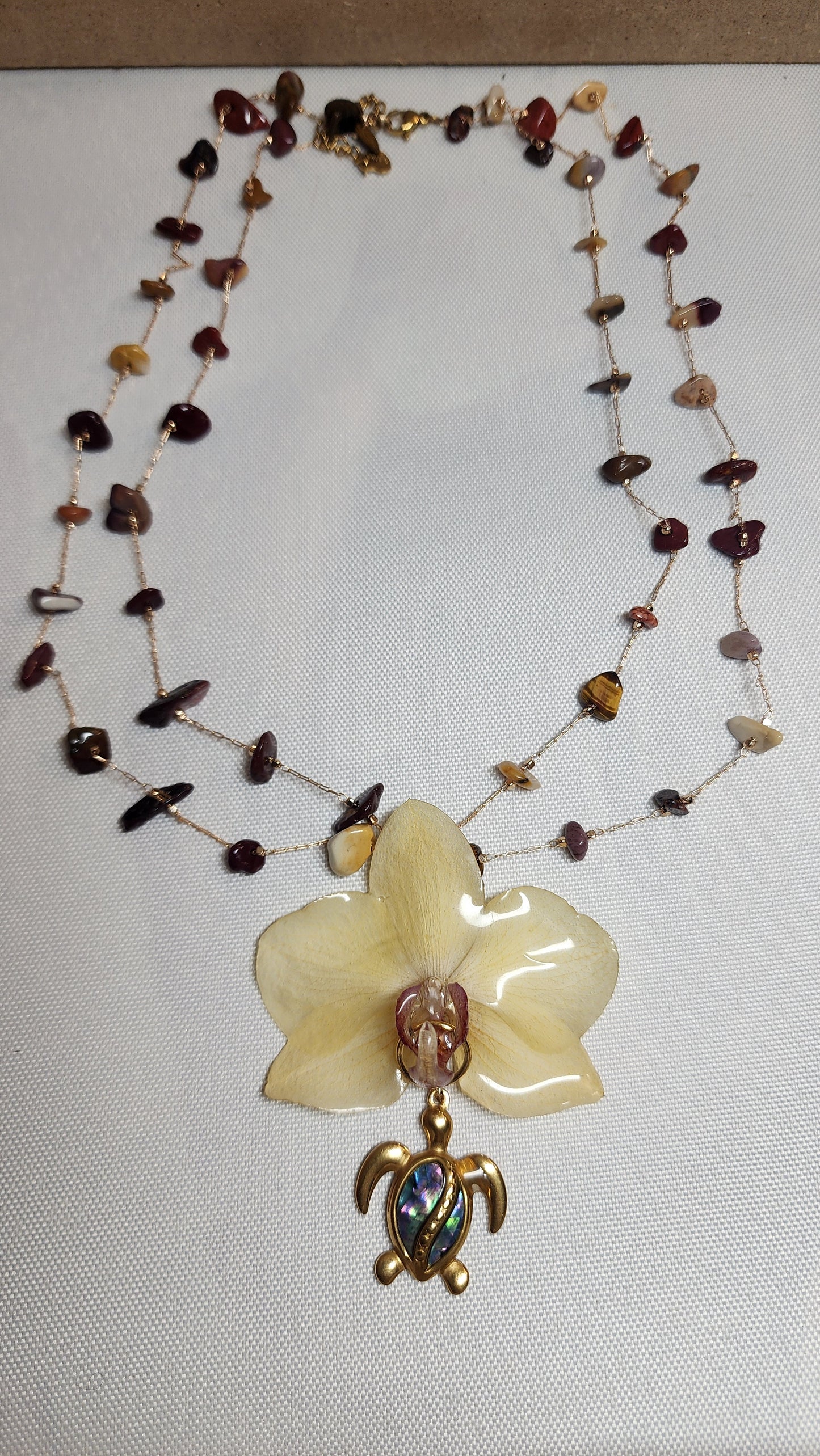 Collar de orquidea natural (carey)