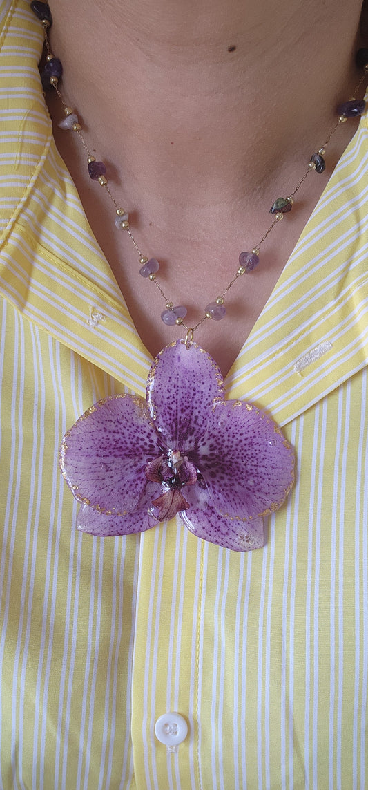 COLLAR DE ORQUIDEA NATURAL ENCAPSULADA