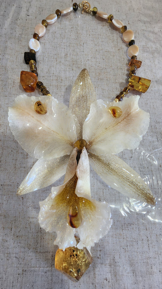COLLAR DE ORQUIDEA NATURAL  (AMBAR)
