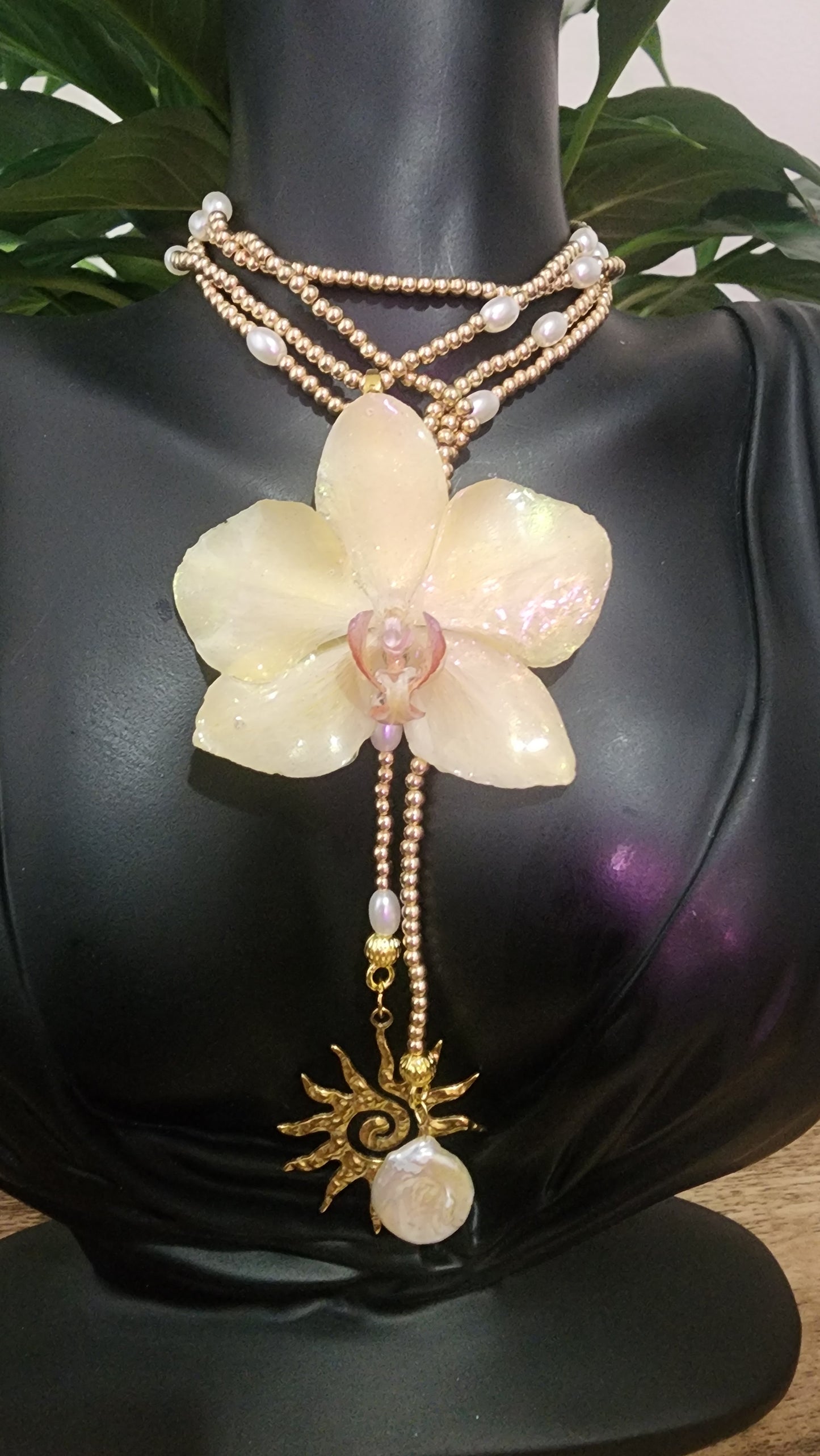 COLLAR DE ORQUIDEA NATURAL (Butter)