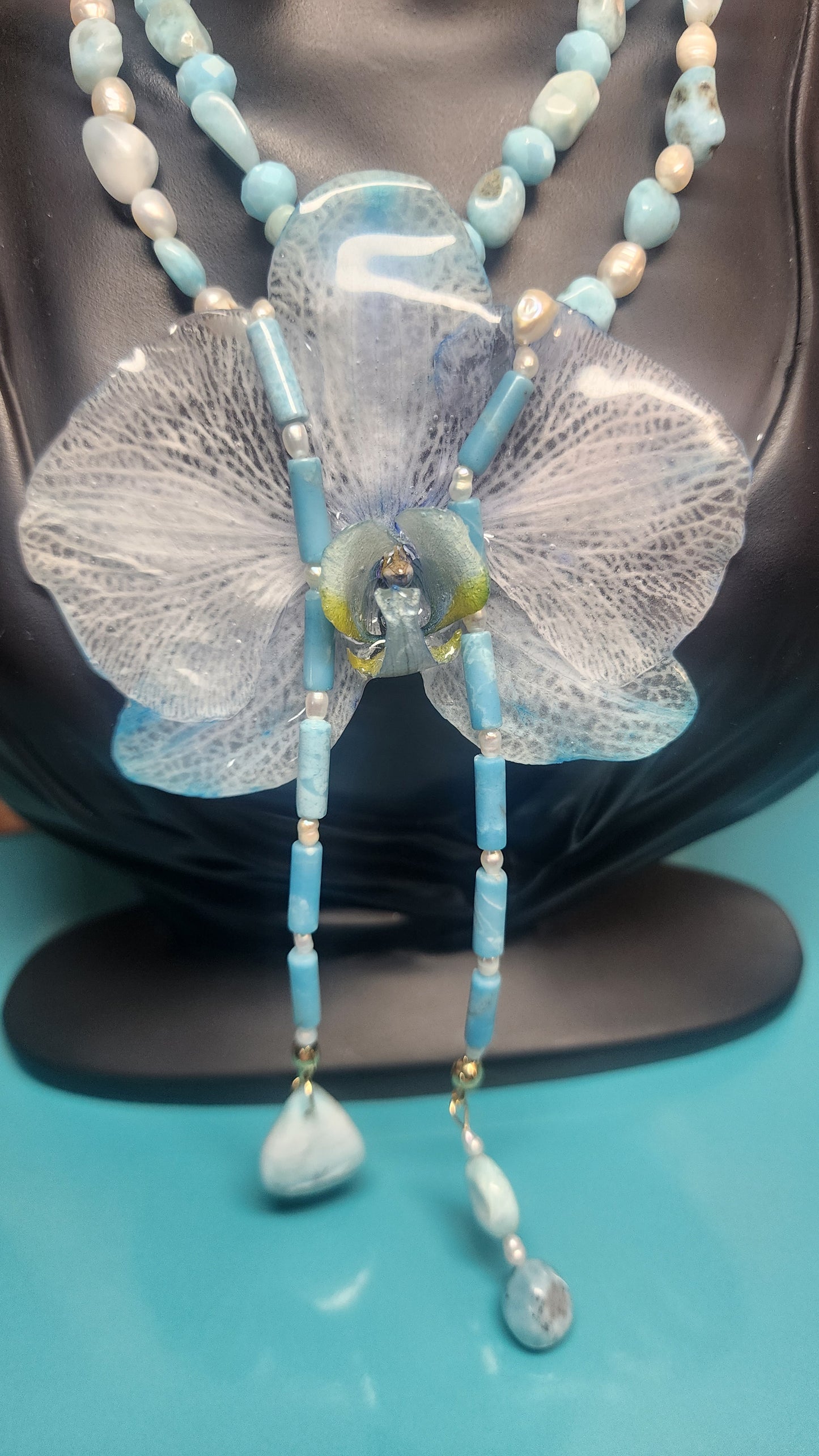 COLLAR DE ORQUIDEA NATURAL  (CRISTAL)