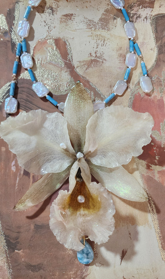 COLLAR DE ORQUIDEA NATURAL  (CARIMAR)
