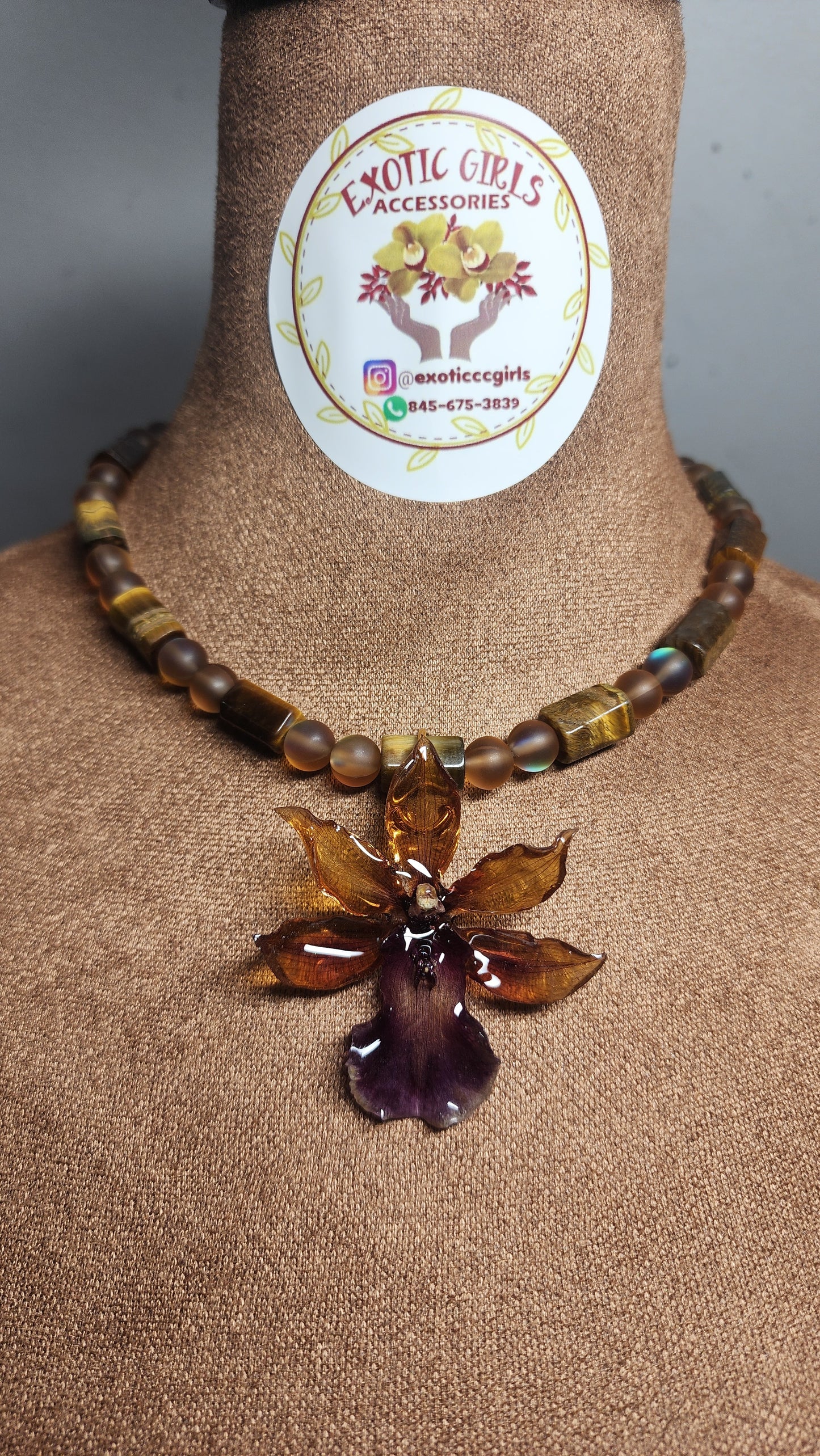 COLLAR DE ORQUIDEA NATURAL  (BROWN ANGEL)