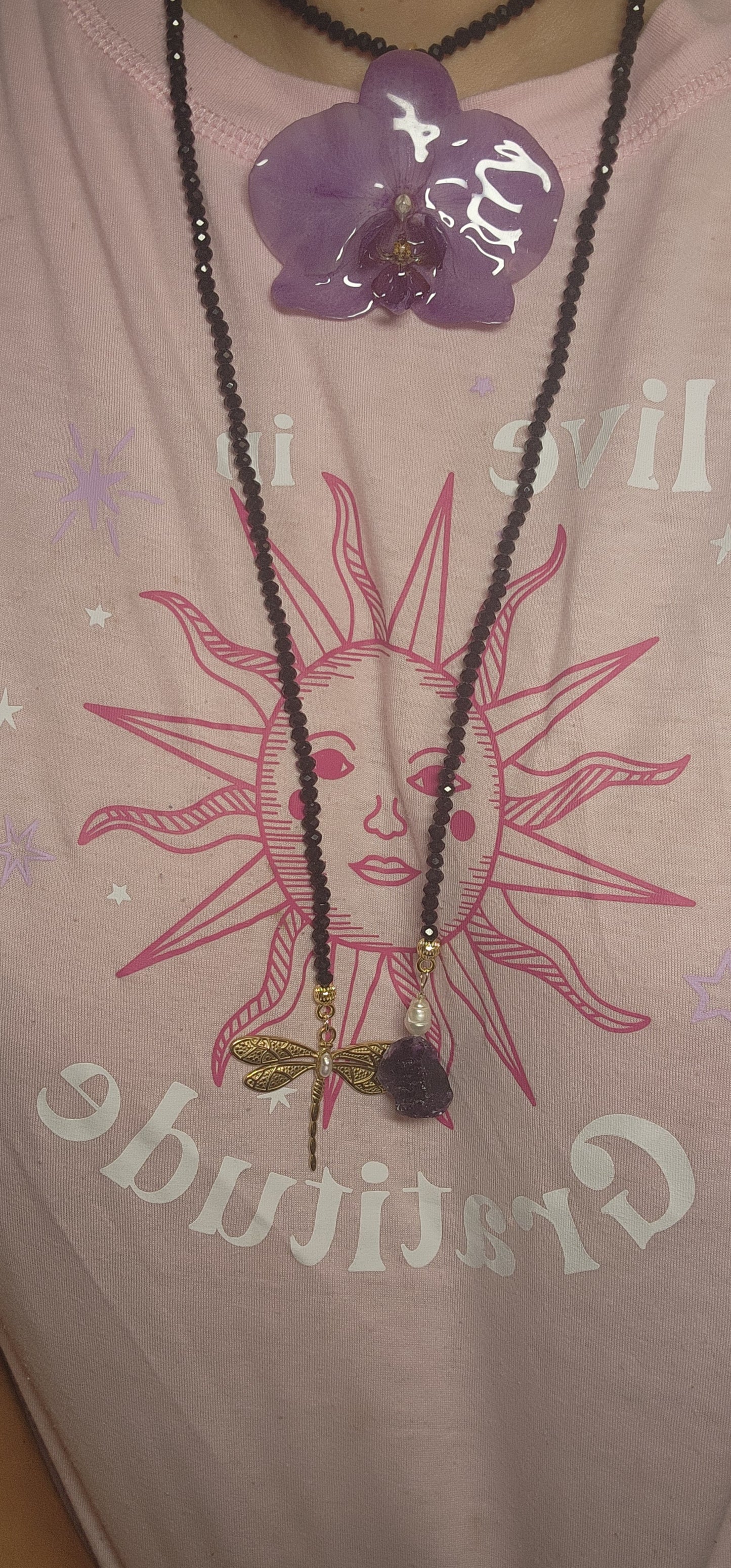 Collar de orquidea natural (libélula negra)