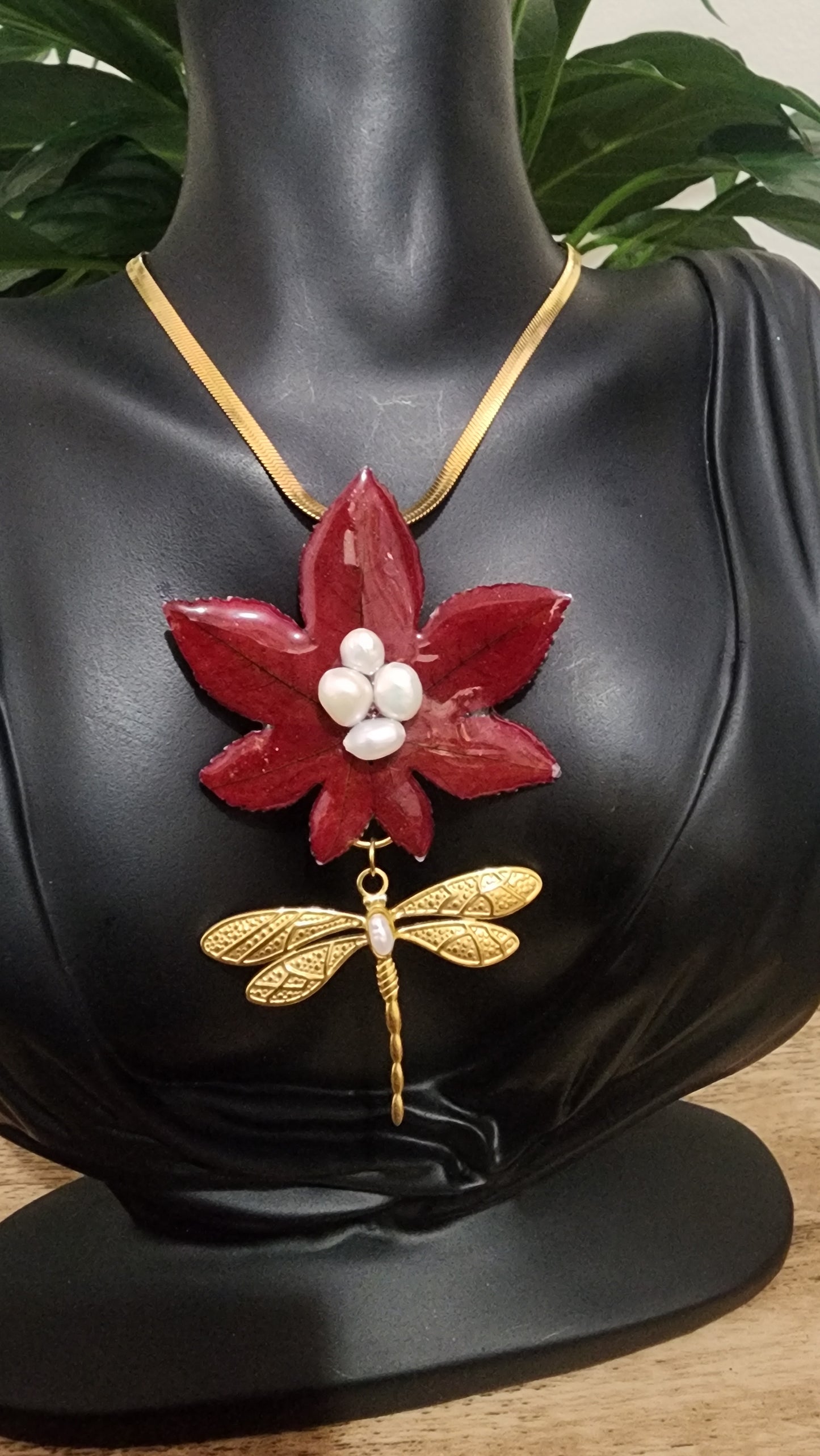 Collar de hoja natural encapsulada (flake)