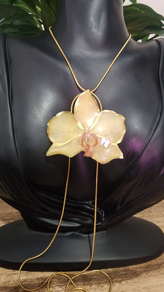 Collar de orquidea natural    (glass butterfly)