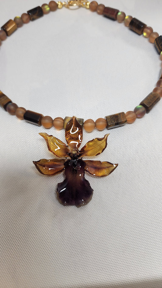 COLLAR DE ORQUIDEA NATURAL  (BROWN ANGEL)