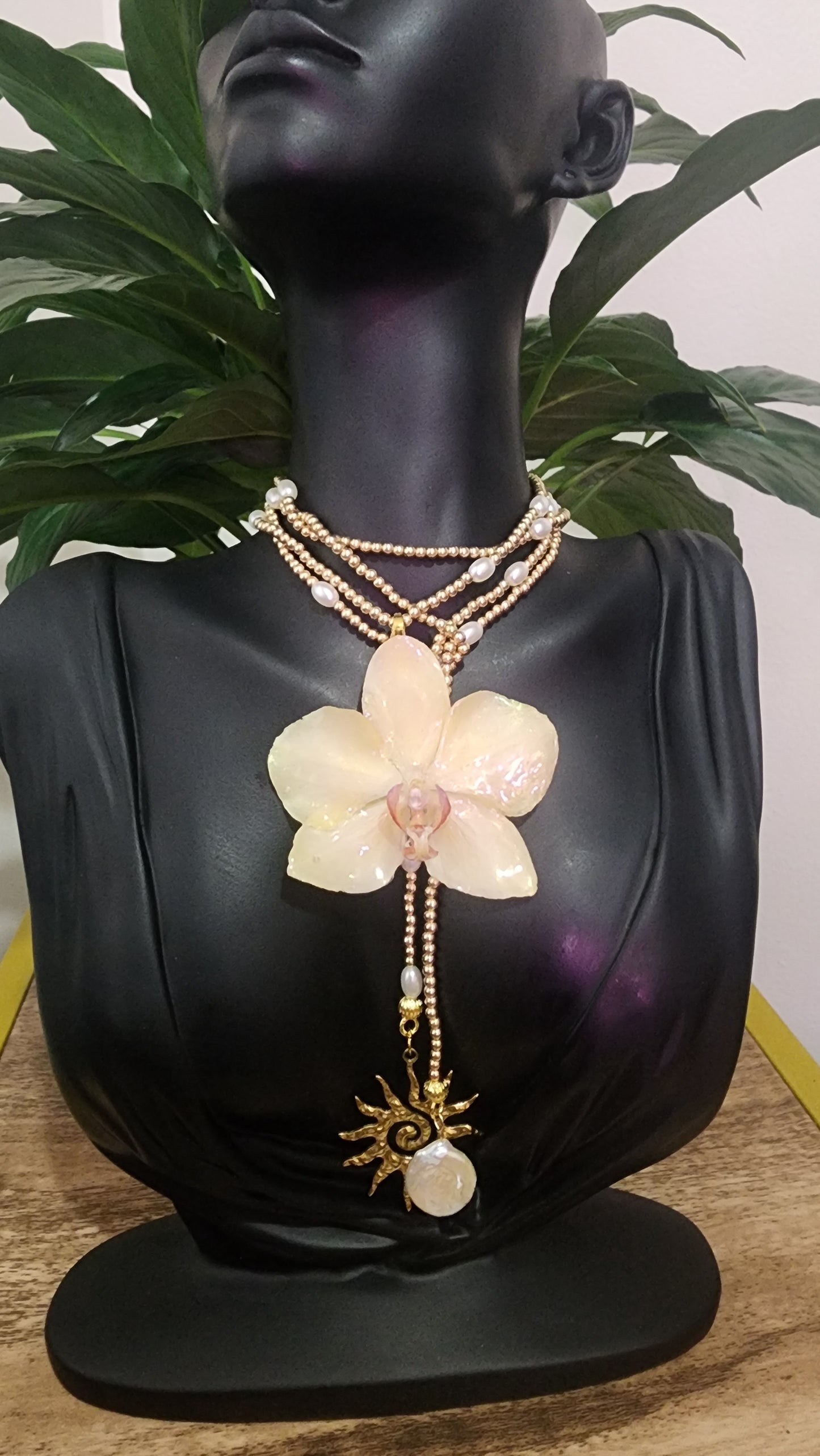 COLLAR DE ORQUIDEA NATURAL (Butter)